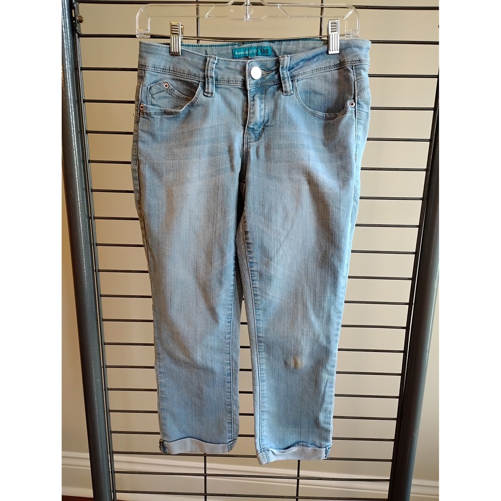 YMI WannaBettaButt Light Wash Cropped Capri Jeans Blue Size 7